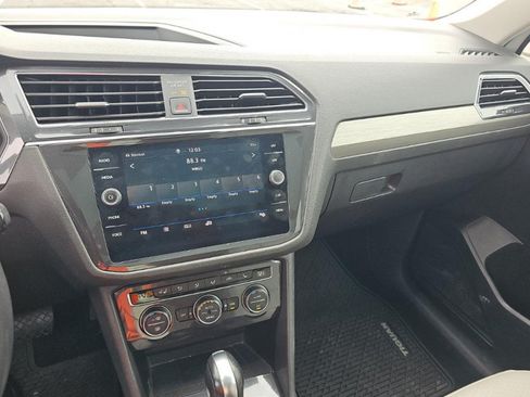 Used 2020 Volkswagen Tiguan SEL AWD/4WD image 10