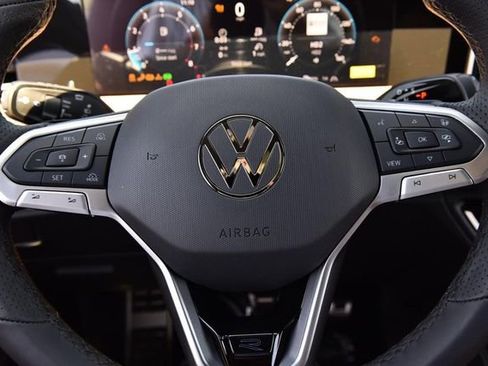 New 2026 Volkswagen Tiguan SEL R-Line AWD/4WD image 17