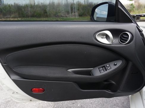 Used 2016 Nissan 370Z Coupe RWD image 22