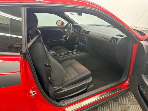 Used 2010 Dodge Challenger R/T RWD image 14