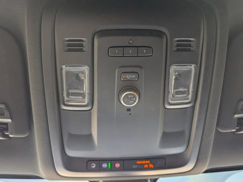Used 2022 Chevrolet Suburban Z71 AWD/4WD image 11