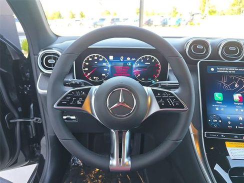 Used 2026 Mercedes-Benz GLC 300 4MATIC image 32