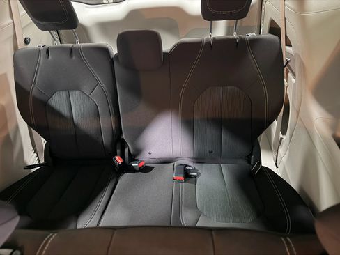 Used 2021 Chrysler Voyager L FWD image 30