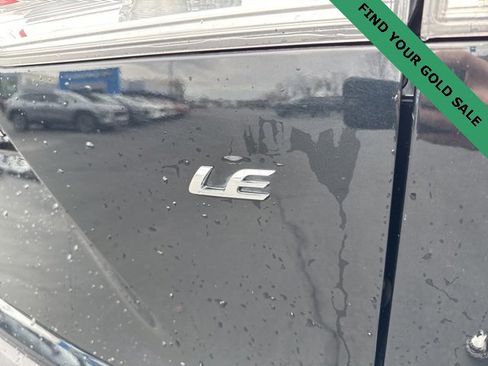 Used 2025 Toyota Corolla Cross LE image 10