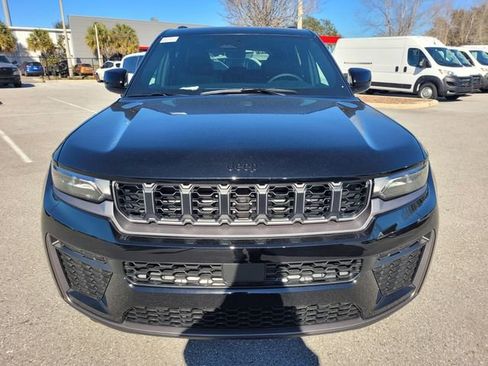 New 2026 Jeep Grand Cherokee Altitude image 17