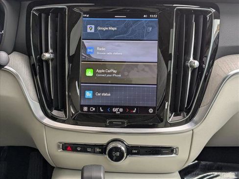 Used 2023 Volvo S60 T8 Plus image 15