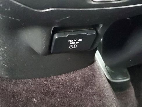 Used 2017 Jeep Cherokee Latitude w/ Cold Weather Group image 11