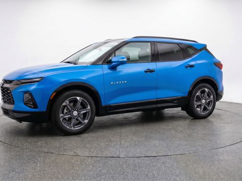 Used 2025 Chevrolet Blazer LT FWD image 3