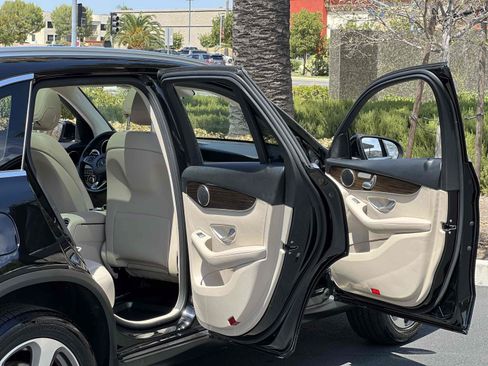 Used 2018 Mercedes-Benz GLC 300 4MATIC image 58