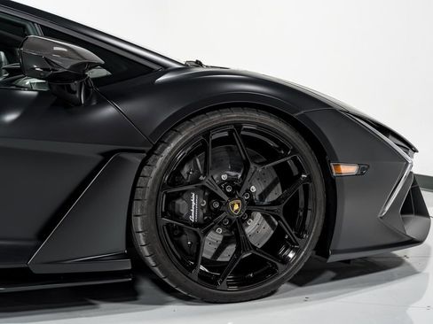 Used 2024 Lamborghini Revuelto image 44