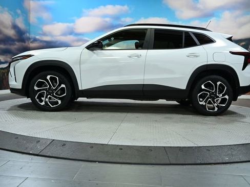 Used 2024 Chevrolet Trax RS w/ Sunroof Package image 5