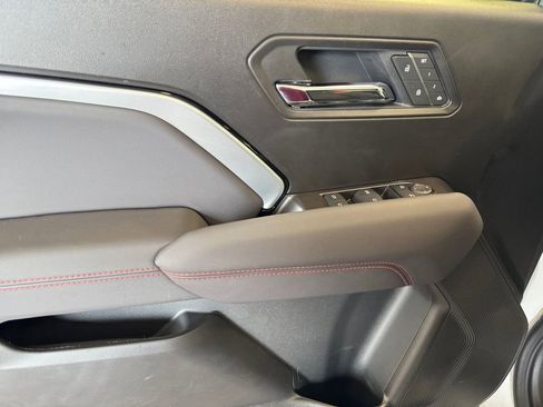 Used 2025 Chevrolet Colorado Z71 w/ Technology Package image 11