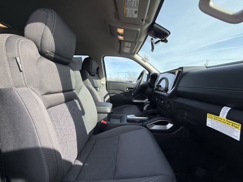 Used 2025 Nissan Frontier SV w/ SV Convenience Package image 34