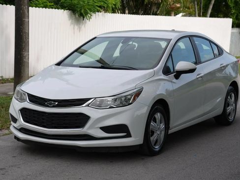Used 2018 Chevrolet Cruze LS FWD image 4