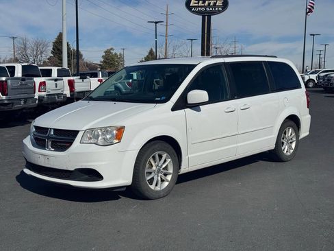 Used 2014 Dodge Grand Caravan SXT image 3