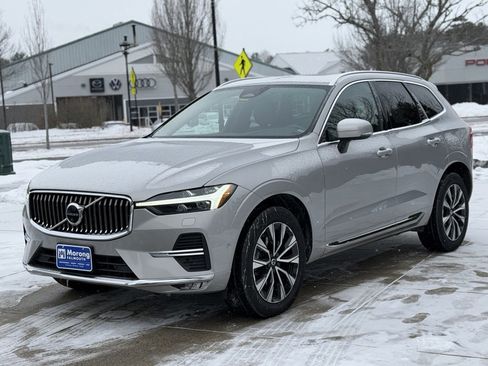 Used 2023 Volvo XC60 B5 Plus image 5