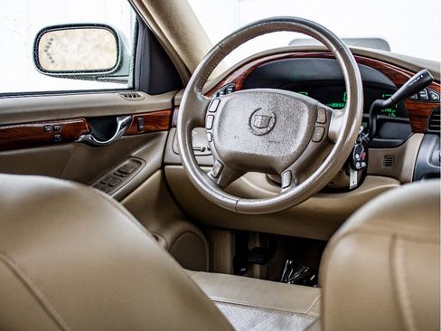 Used 2005 Cadillac De Ville w/ Equipment Group image 38