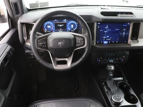 Used 2025 Ford Bronco Outer Banks image 13