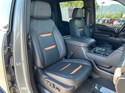 Used 2024 GMC Sierra 2500 AT4 w/ Technology Package AWD/4WD image 17