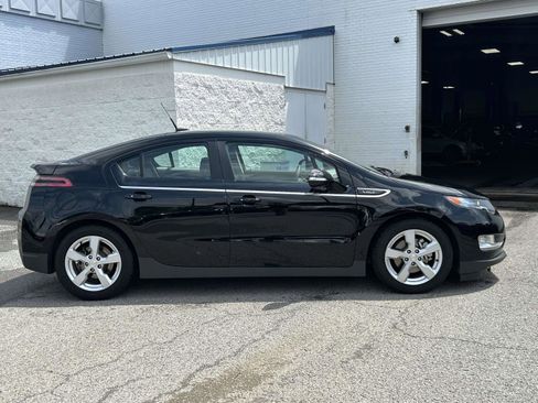 Used 2013 Chevrolet Volt w/ Enhanced Safety Package 2 FWD image 2