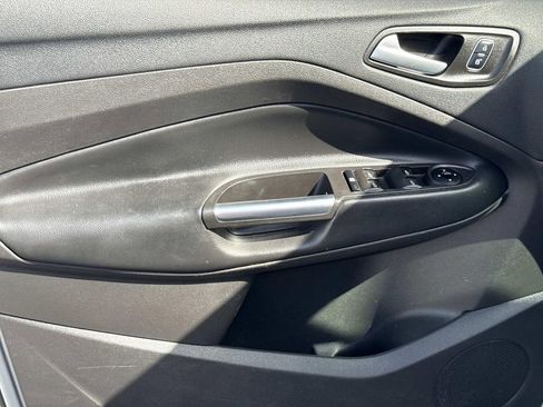 Used 2018 Ford Escape SE image 18