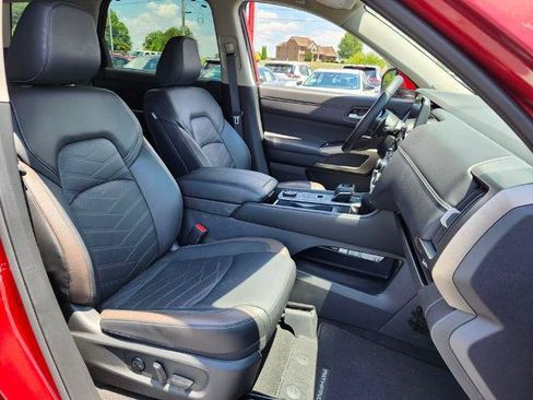Certified 2025 Nissan Pathfinder Platinum AWD/4WD image 23