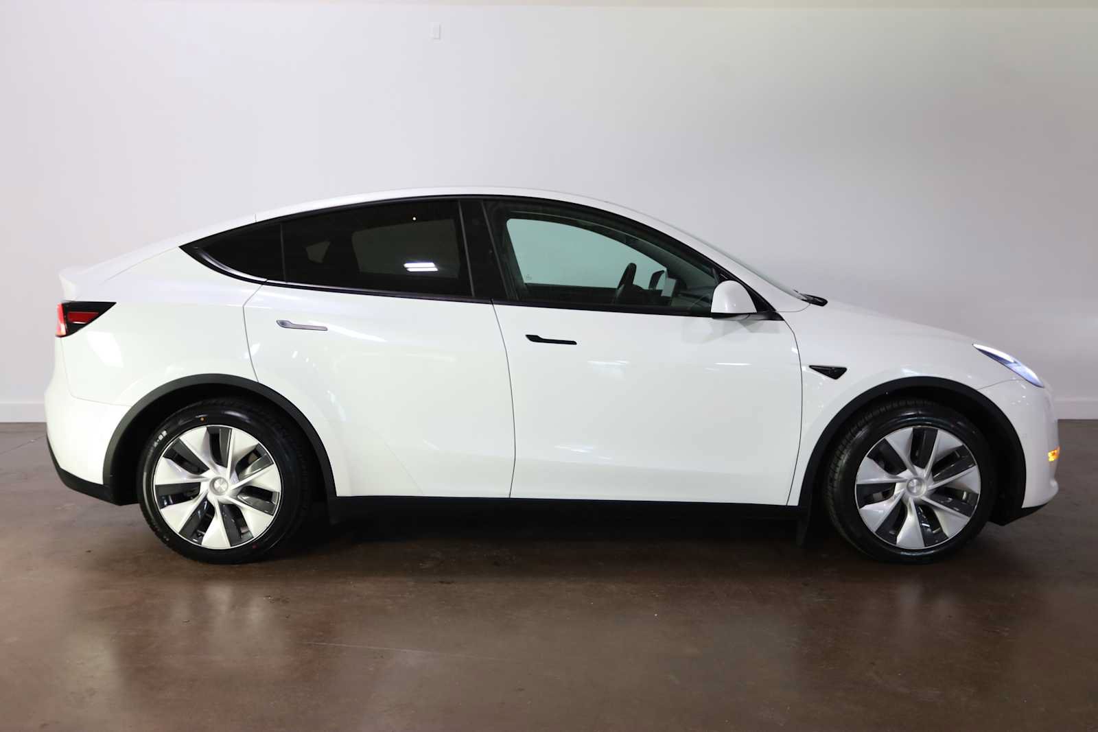 Used 2021 Tesla Model Y Long Range AWD/4WD image 8