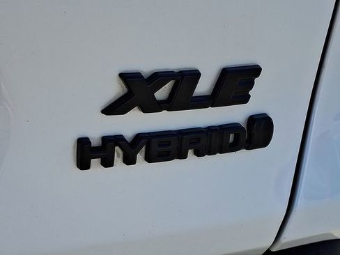 Used 2021 Toyota RAV4 XLE Premium AWD/4WD image 31