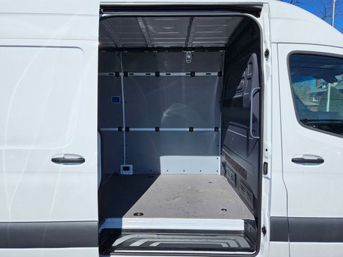 Used 2024 Mercedes-Benz Sprinter 3500 image 26
