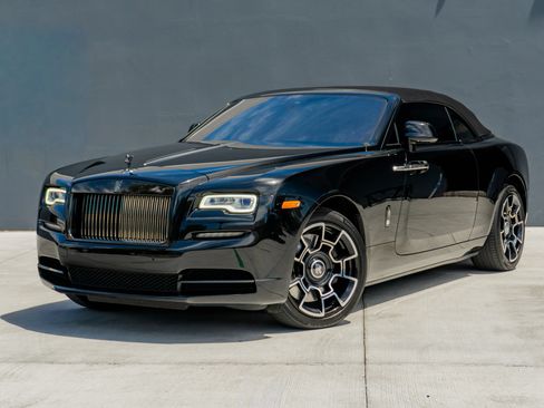 Used 2018 Rolls-Royce Dawn RWD image 3