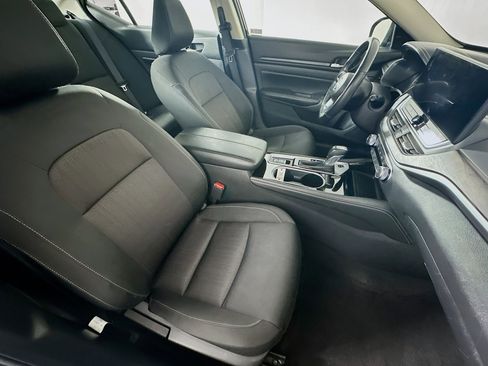 Used 2024 Nissan Altima 2.5 SV w/ SV Premium Package image 30