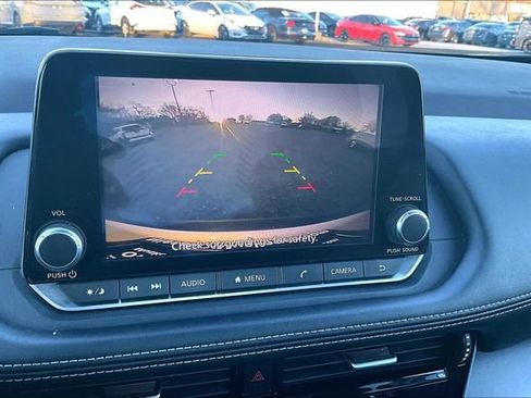 Used 2022 Nissan Rogue SV image 13