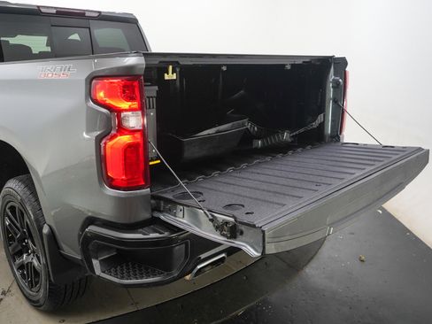 Used 2021 Chevrolet Silverado 1500 LT Trail Boss w/ Convenience Package II AWD/4WD image 9