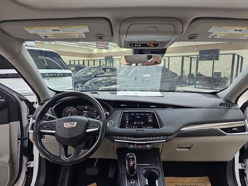 Used 2020 Cadillac XT4 Luxury w/ Cold Weather Package FWD image 27