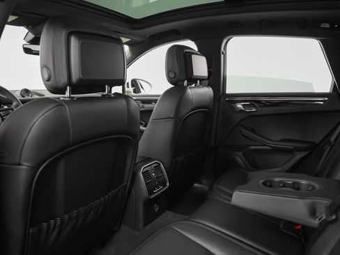 Certified 2026 Porsche Macan AWD/4WD image 37