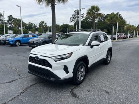 Used 2024 Toyota RAV4 XLE AWD/4WD image 5