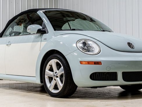 Used 2010 Volkswagen Beetle Convertible image 18