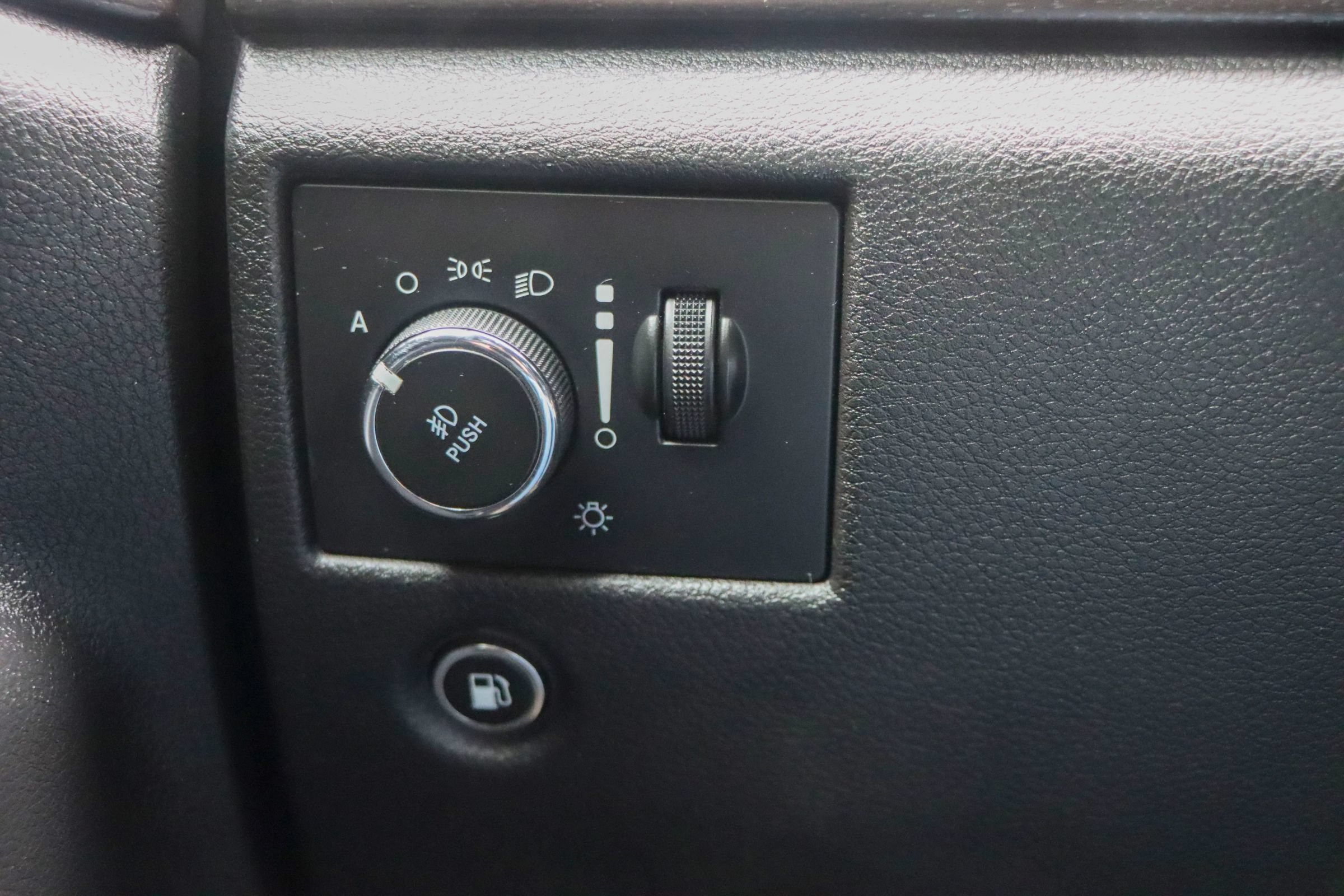 Used 2017 Jeep Grand Cherokee Laredo RWD image 29