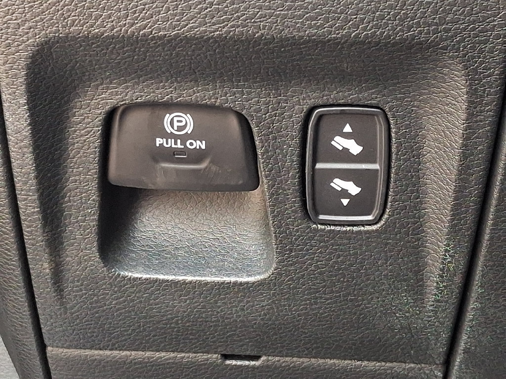 Used 2023 RAM 1500 Laramie AWD/4WD image 25