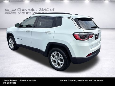 Used 2024 Jeep Compass Latitude AWD/4WD image 3