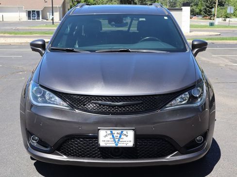 Used 2019 Chrysler Pacifica Limited w/ Advanced Safetytec Group FWD image 12