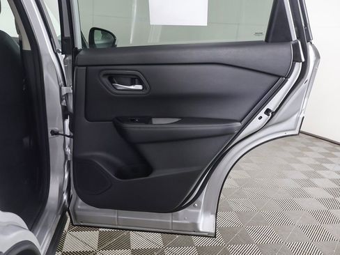 Used 2024 Nissan Rogue SV image 23