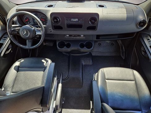 Used 2025 Mercedes-Benz Sprinter 2500 image 17