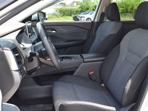 Used 2023 Nissan Rogue SV FWD image 7
