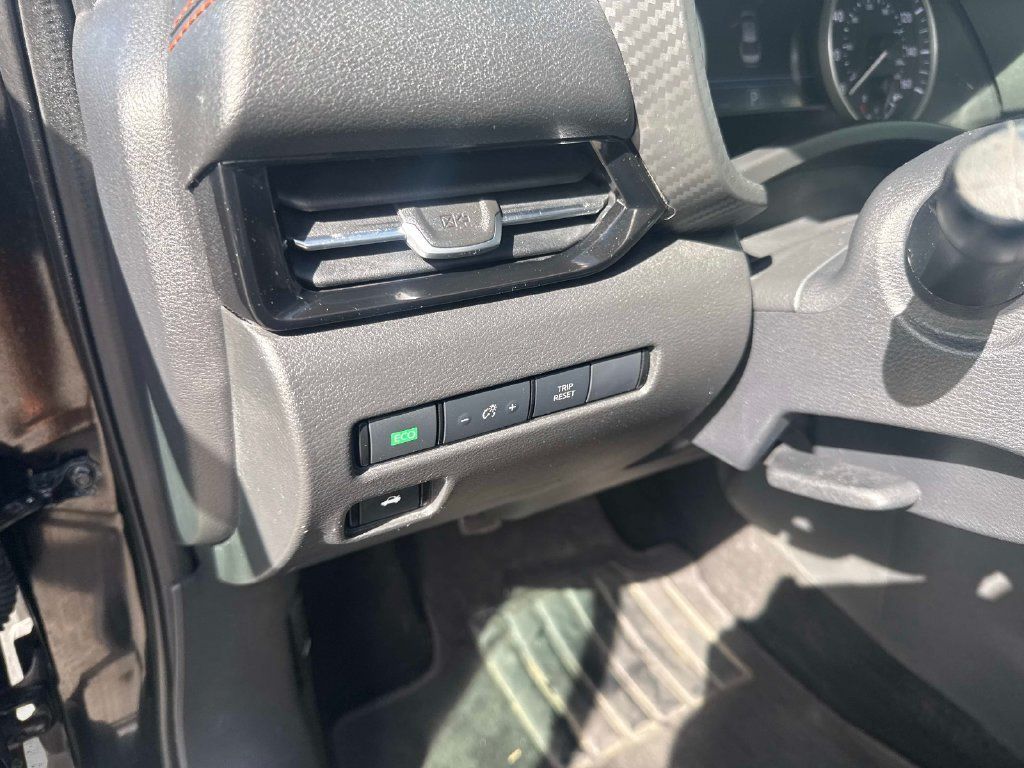 Used 2020 Nissan Sentra SR w/ Premium Package FWD image 20