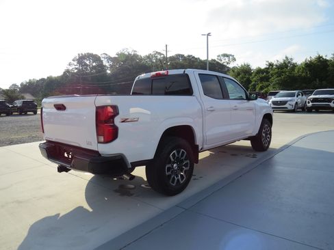Used 2024 Chevrolet Colorado Z71 w/ Z71 Convenience Package 2 AWD/4WD image 6