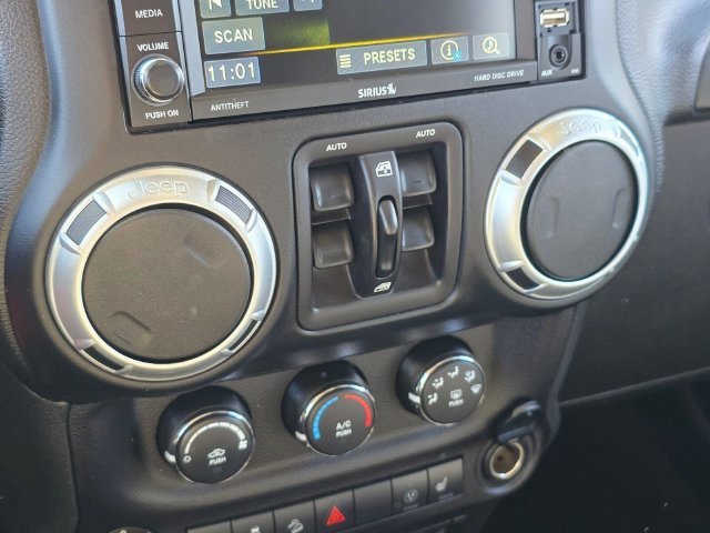 Used 2015 Jeep Wrangler Unlimited Sahara w/ Max Tow Package AWD/4WD image 25