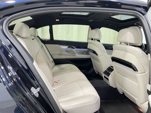 Used 2021 BMW 750i xDrive w/ Executive Package AWD/4WD image 31