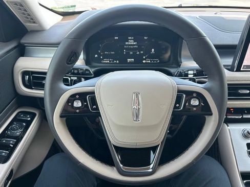 Used 2022 Lincoln Aviator AWD w/ Premium Package image 16