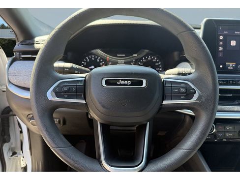Used 2025 Jeep Compass Sport image 11